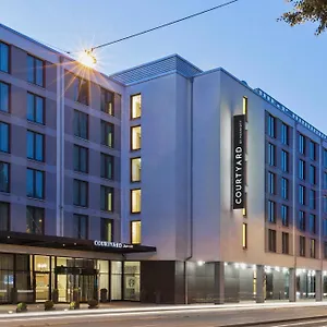 Courtyard By Marriott East Отель